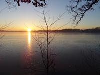 Sonnenuntergang über dem Teich in Hluboká