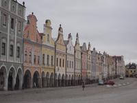 Patrizierhäuser mit Arkaden am historischen Markt von Telc