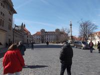 Auf dem Platz vor der Prager Burg