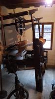 Webstuhl der Alten im Walachischen Freilichtmuseum in Roznov pod Radhostem