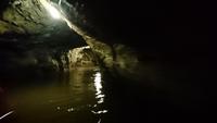 Auf dem Höhlengewässer gen Ausgang in Punkva