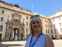 Städtereise Prag - Reisebegleiterin Franzi auf der Prager Burg