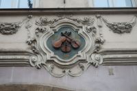 Weg Hradschin - 3 Geigen Hauszeichen auf Neruda-Gasse