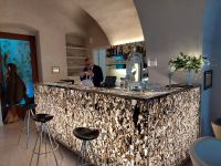 Lobby im Hotel, wo es immer etwas zu trinken gab