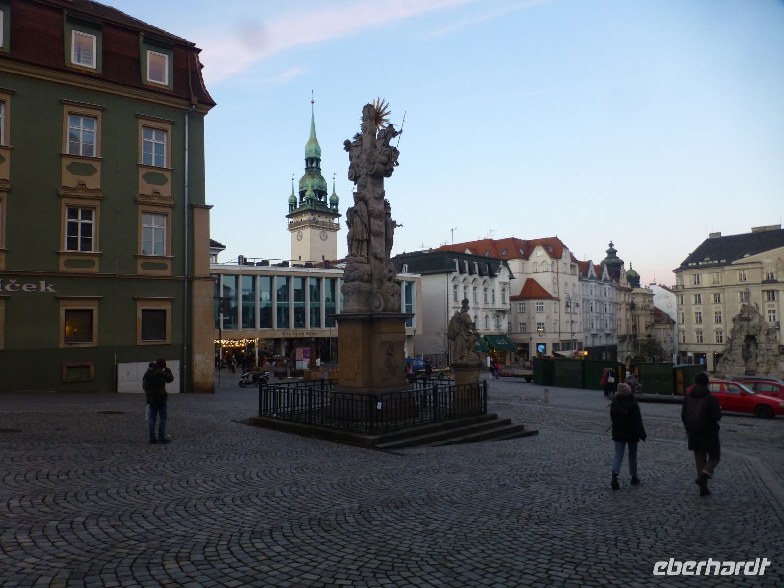 Der Brünner Krautmarkt mit Dreifaltigkeitssäule und Rathausturm