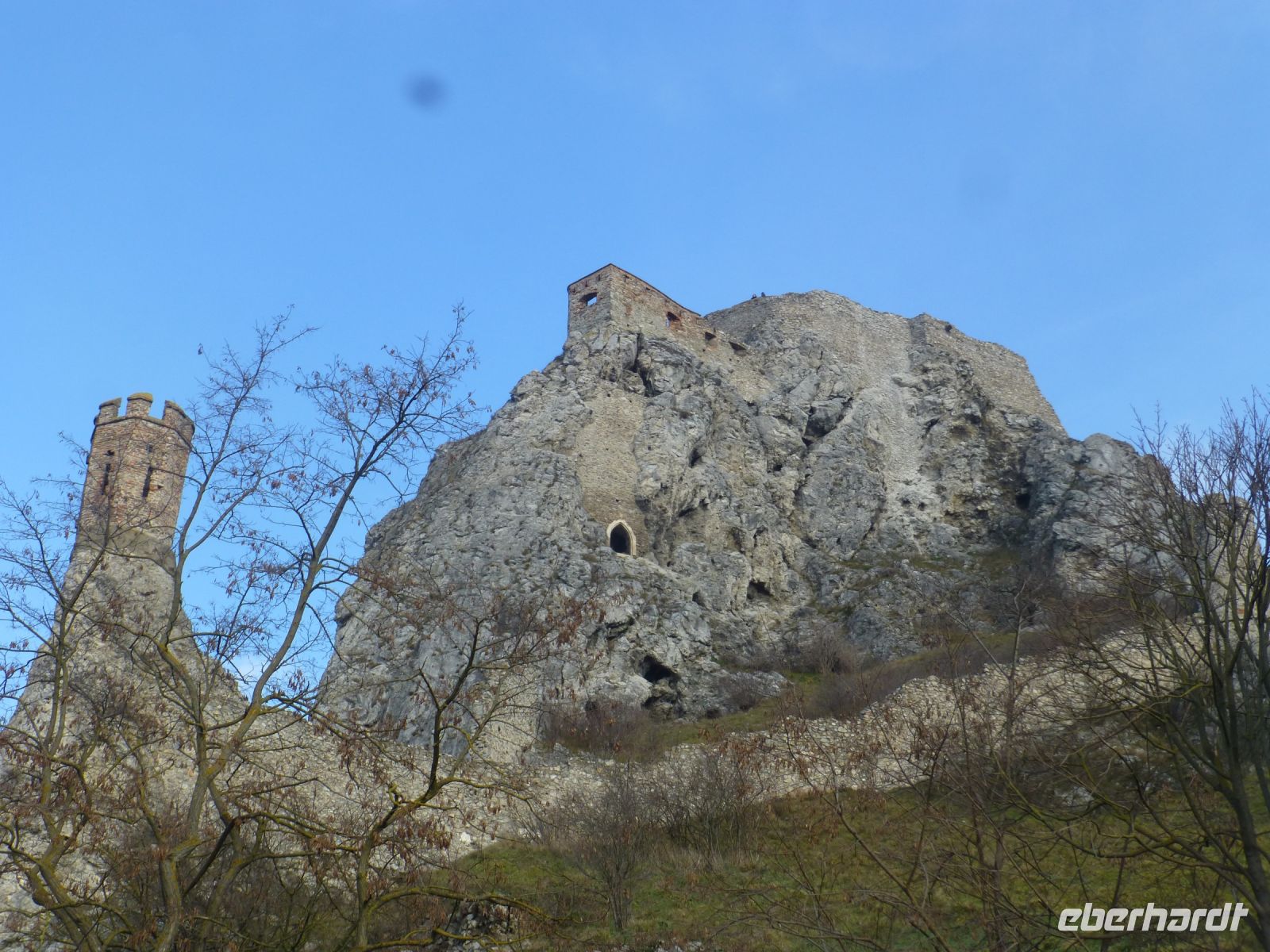 Glänzende Baumeister, die die Festung in den Fels gebaut haben.