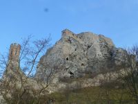 Glänzende Baumeister, die die Festung in den Fels gebaut haben.