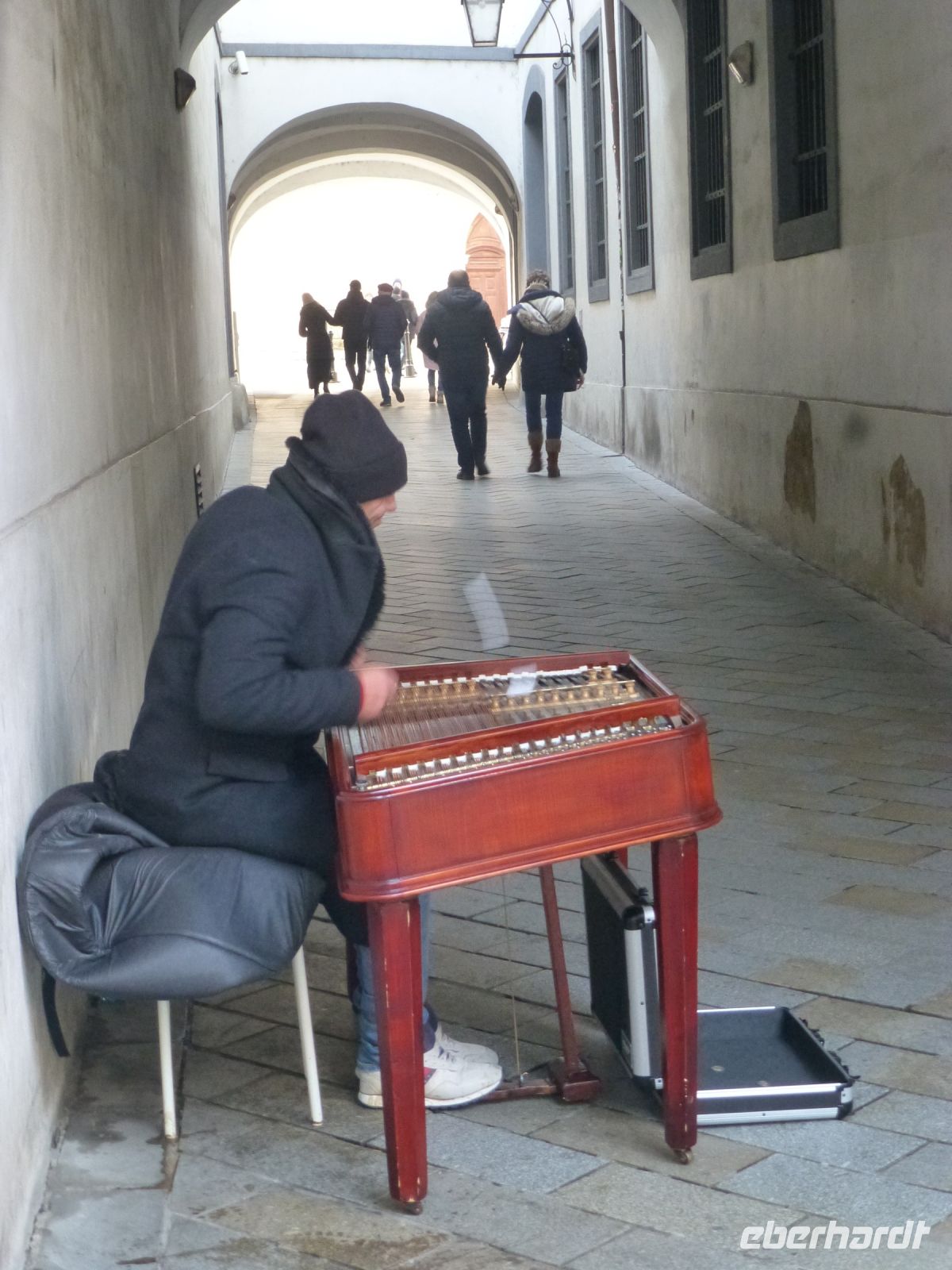 Das moderne Zymbal, ein mit Klöppeln geschlagenes Hackbrett, wurde erst 1870 in Budapest entwickelt.