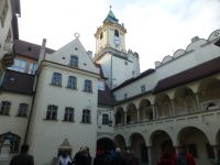 Der Innenhof des Rathauses mit Laubengang