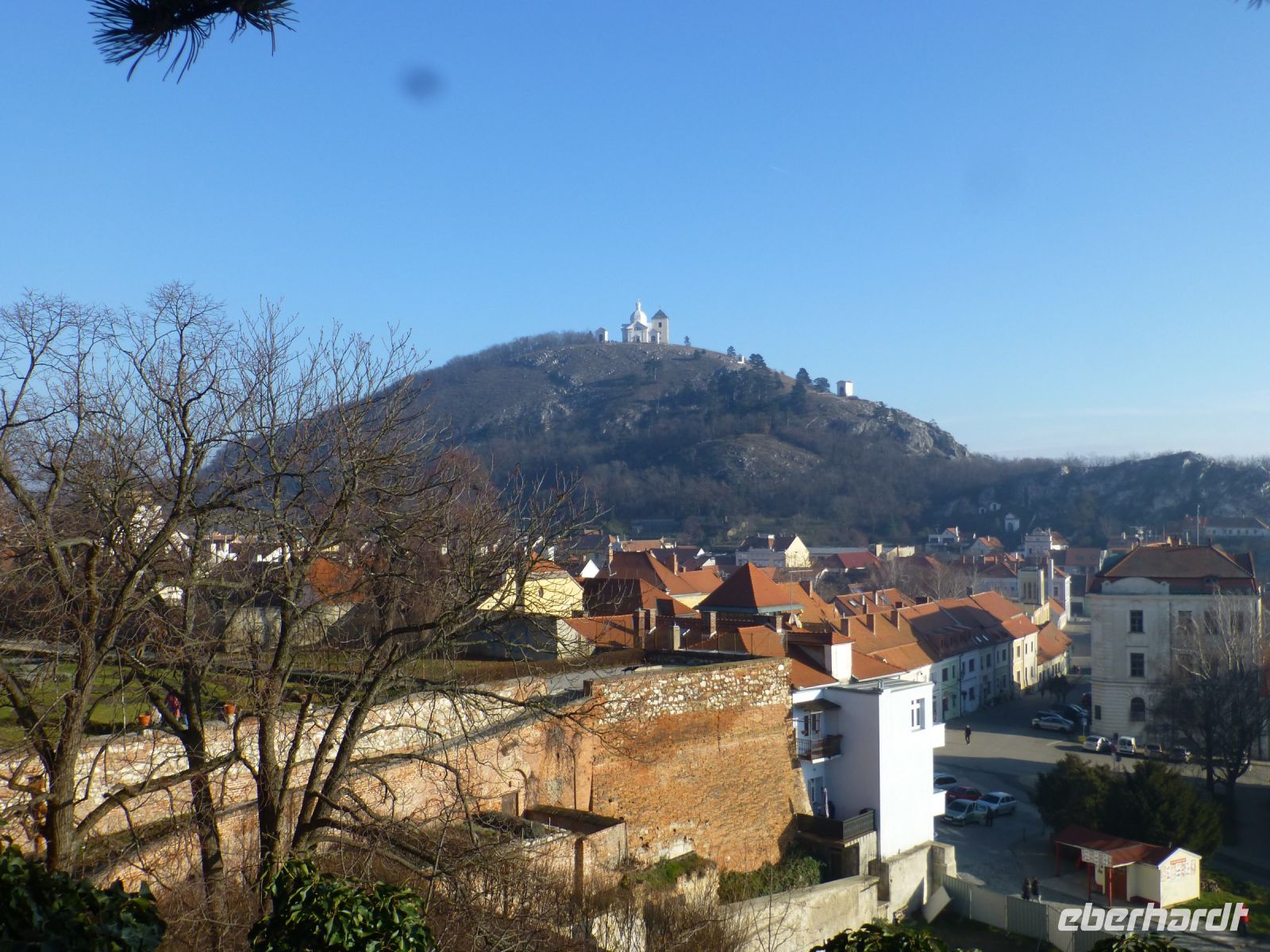 Von hier aus geht der Blick auf den gegenüberliegenden Heiligen Berg.