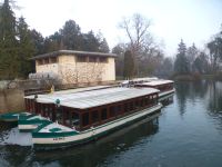 Einer der größten Landschaftsgärten kann mit einem Boot besichtigt werden.