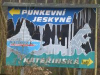 Wegweiser zu den Punkva-Höhlen