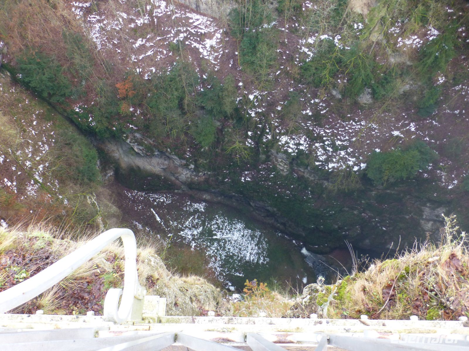 Die Macocha-Schlucht von oben betrachtet