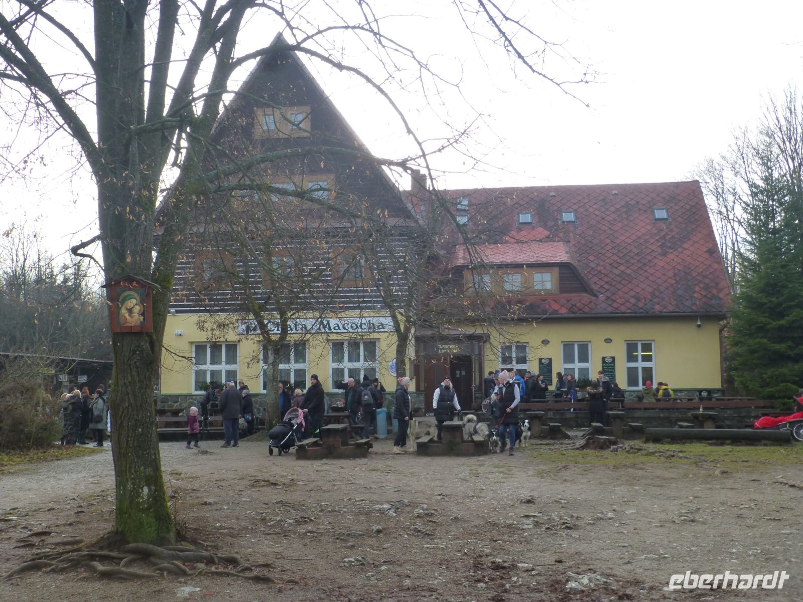 Und wenige Schritte vom Aussichtsbalkon ein nettes Ausflugslokal mit gutem Essen