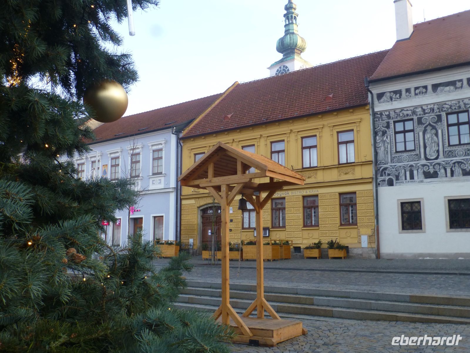 Wer an der Glocke unter dem Schutzdach bimmelt, darf darauf hoffen, dass sein/ihr Wunsch in Erfüllung geht – ein netter Brauch. 