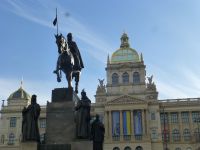 Prag - das Denkmal des Heiligen Wenzels vor dem Nationalmuseum 