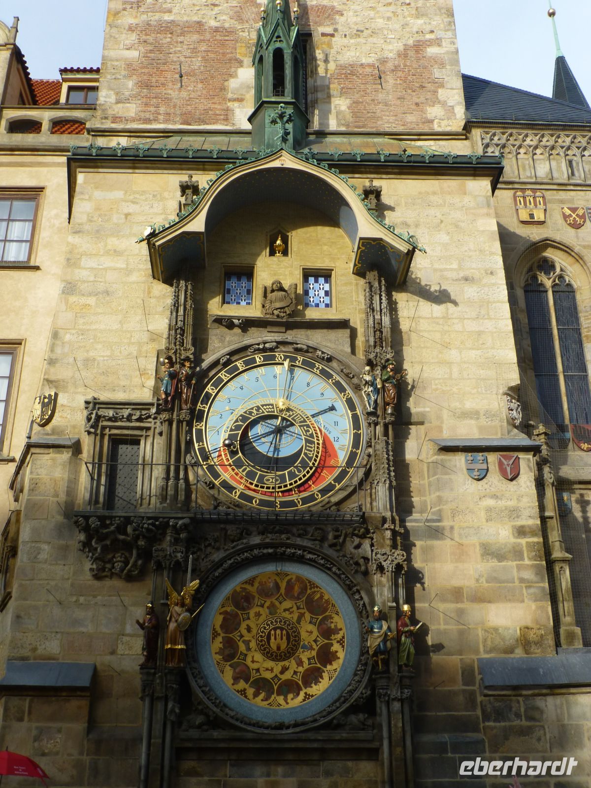 Die astronomische Uhr schlägt zu jeder Stunde.