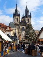 Weihnachtsmarkt auf dem Altstädter Ring (mit Tyen Kirche)