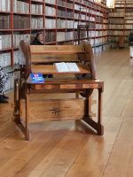 Kloster Strohov - rotierender Lesetisch in der  Klosterbibliothek