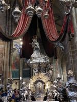 Prager Burg - im Veitsdom - Heiliger Nepomuk mit Baldachin von Maria Theresia entworfen