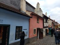 Prager Burg - Goldene Gasse mit dem Kafka-Haus Nr. 22