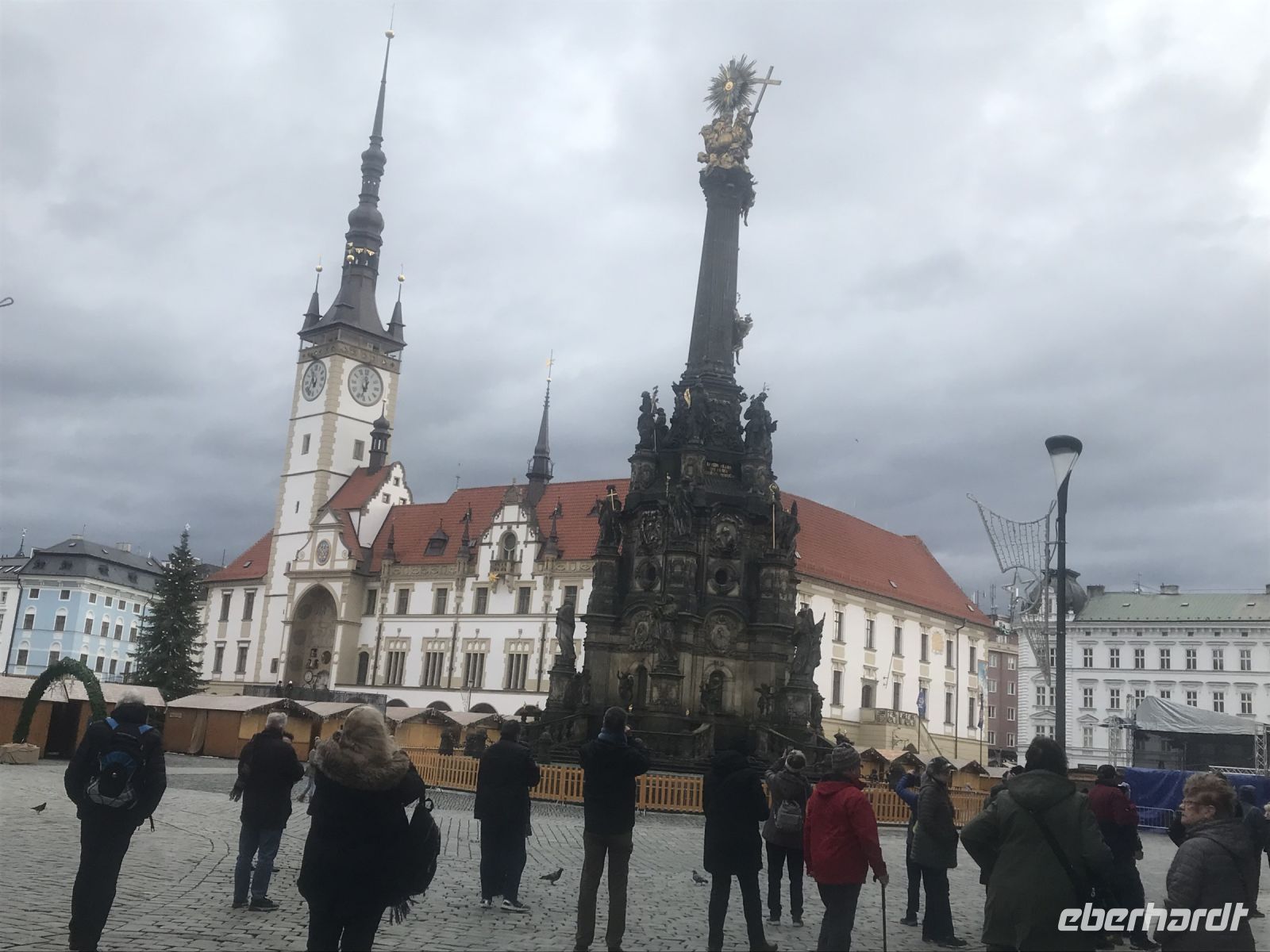 Dreifaltigkeitssäule dahinter das Rathaus