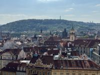 Blick vom Rathausturm zum Laurenziberg (Petrín)