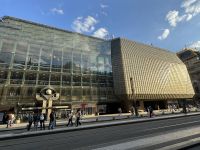 Moderne Architektur neben dem 