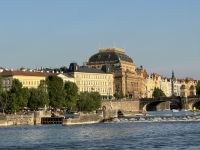 Nationaltheater im Abendglanz