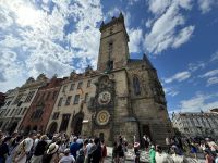 Das Rathaus mit Uhr am Altstädter Ring