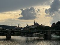 Bootsfahrt auf der Moldau - Blick zur Burg