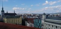 Blick von der Dachterasse auf die Stadt Brünn, links: Kirche St. Jacob