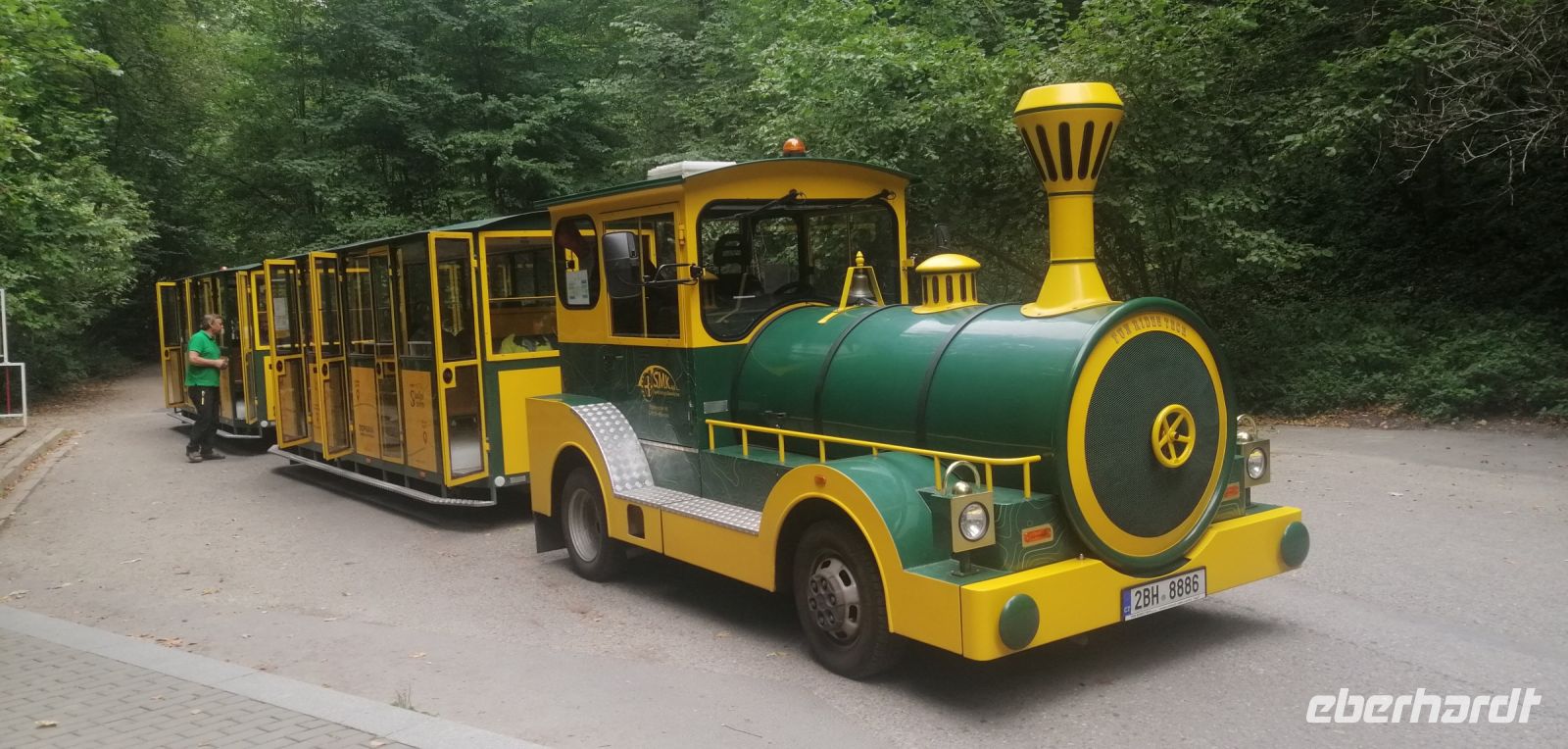 Fahrt mit dem Eco-Zug zur Punkva-Höhle