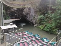 Besichtigung der Punkva-Höhle im mährischen Karst, im Ausgangsbereich