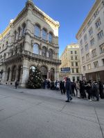26.12.24 Ausflug nach Wien - Café Central - Gästeschlange