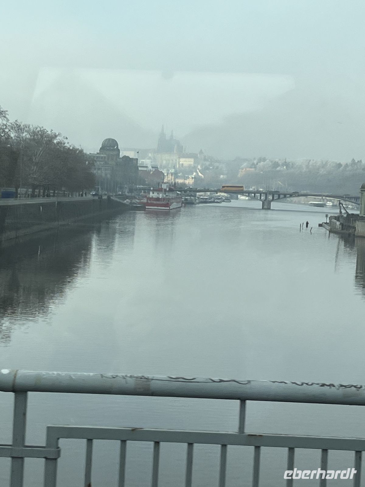 28.12.24 Anreise mit Silvestergästen -- Prag Moldau , Blick auf Prager Burg -auf dem Hradschin