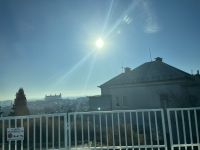 29.12.24  Bratislava - entlang des Diplomatenviertels - Blick auf die Burg