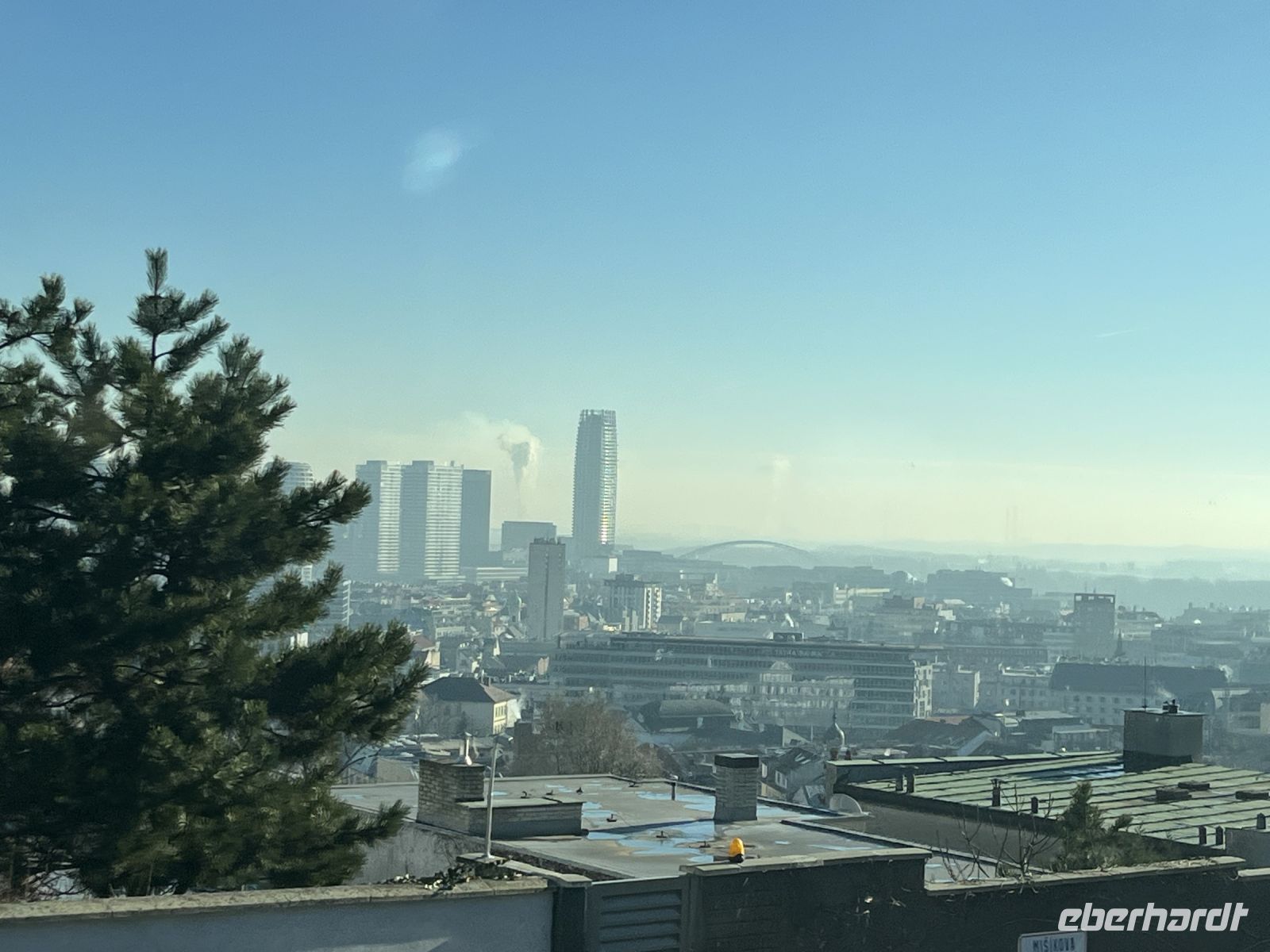 29.12.24  Bratislava - entlang des Diplomatenviertels - Blick auf die Stadt