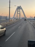 29.12.24  Bratislava -  das war's - in Abenddämmerung über die Apollo- Brücke