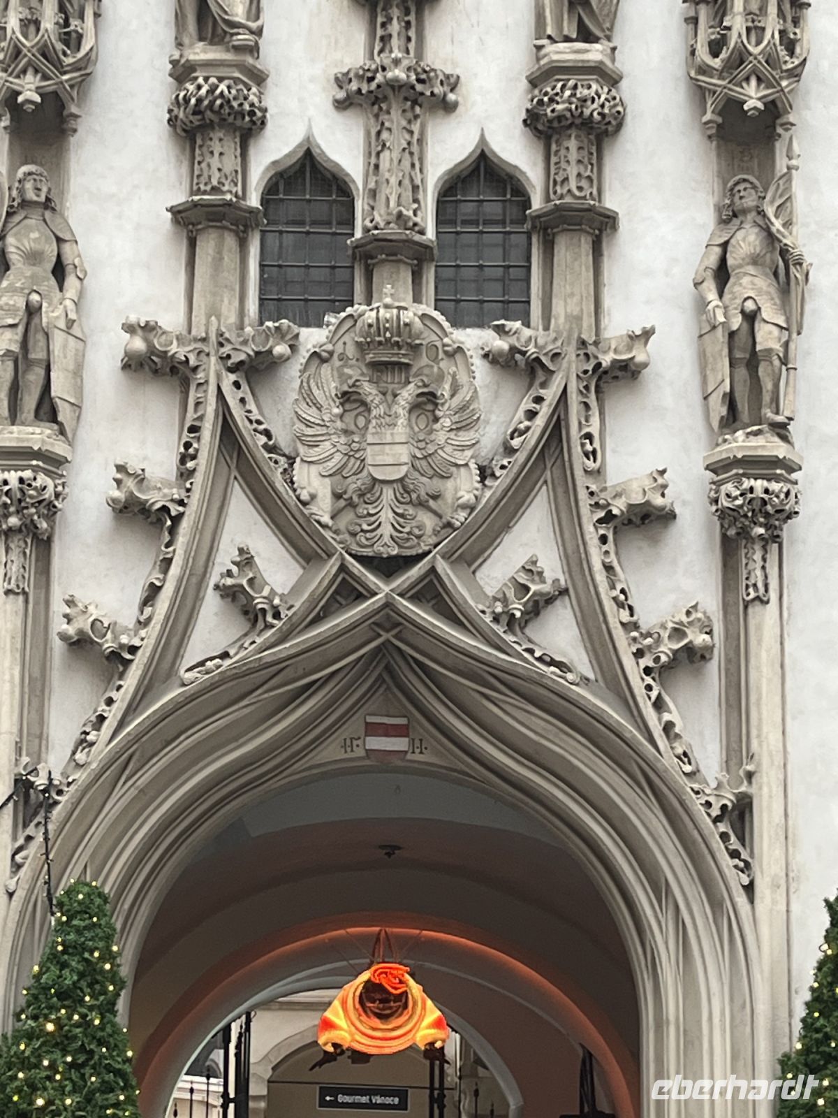 31.12.24 Stadtführung Brünn - alte Rathaus mit seinem Drachen- was natürlich ein Krokodil ist- ein Geschenk von 1608