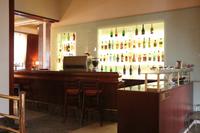 Armstrong Bar in der Lobby des Crowne Plaza