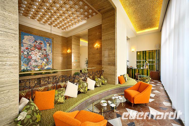 Sky Lounge im 15. Stock des Crowne Plaza Prag