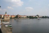 Das Altstadtufer Prags.