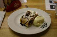 Zum Nachtisch dann ein echter böhmischer Apfelstrudel. Sehr sehr lecker!