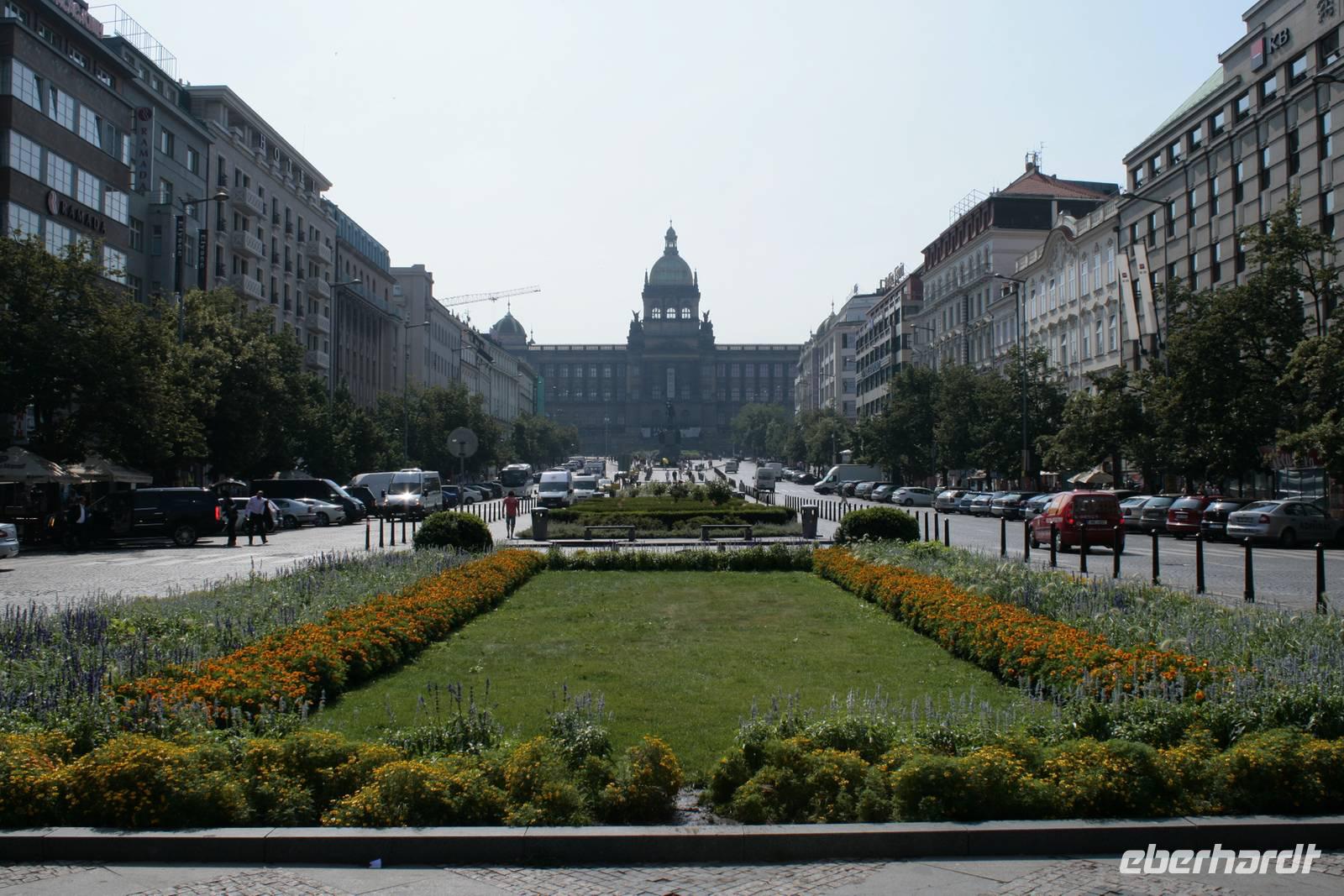 Noch schnell einen Blick zurück zum Nationalmuseum riskiert...