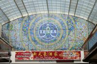 Ein hübsches Glasmosaik in der Aero Arkade.