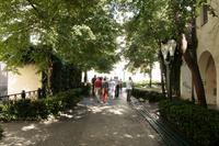 Durch den Park der Kirche machten wir uns dann auf, um das Gebäude zu besichtigen.