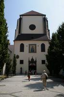 Für den Turm der Kirche fehlte es später an Geld. Daher wurde er später einfach ausgespart.