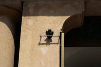 Dieser Vogel zeigte damals an, wie voll das Gasthaus war, an dem er hing. Umso weiter rechts der Vogel, desto voller die Betten.