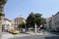 In einem Haus an diesem Platz wohnte damals auch Wolfgang Amadeus Mozart in seiner Prager Zeit.